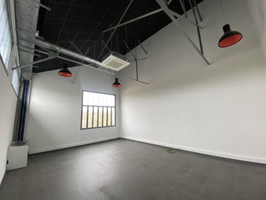 Fonds et murs commerciaux a vendre Changé 53810 Mayenne 56 m2  131000 euros