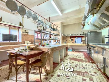 Fonds et murs commerciaux a vendre Commana 29450 Finistère 425 m2  179100 euros