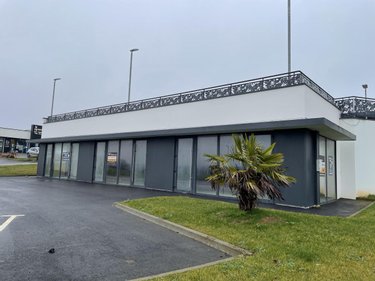 Fonds et murs commerciaux a vendre Uzel 22460 Côtes-d'Armor 300 m2  126000 euros