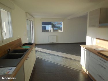 Location maison Douvrin 62138 Pas-de-Calais 111 m2 5 pièces 950 euros