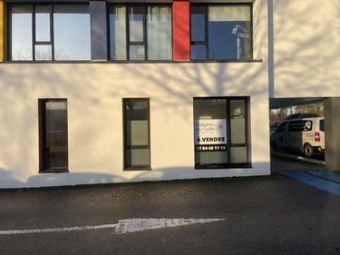 Fonds et murs commerciaux a vendre Vannes 56000 Morbihan 124 m2  330750 euros