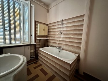 Immeuble a vendre Saint-Flour 15100 Cantal 373 m2  190800 euros