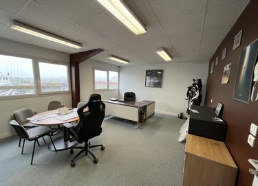 Fonds et murs commerciaux a vendre Muizon 51140 Marne 1292 m2  1500000 euros