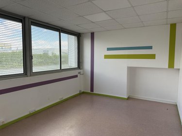 Fonds et murs commerciaux a vendre Segré-en-Anjou Bleu 49500 Maine-et-Loire 196 m2  230560 euros