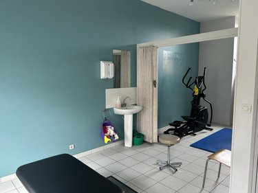 Fonds et murs commerciaux a vendre Guingamp 22200 Côtes-d'Armor 135 m2  227360 euros
