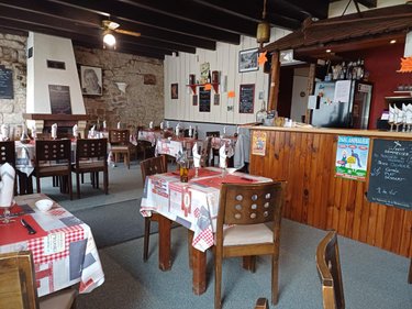 Fonds et murs commerciaux a vendre Priziac 56320 Morbihan 216 m2  231160 euros