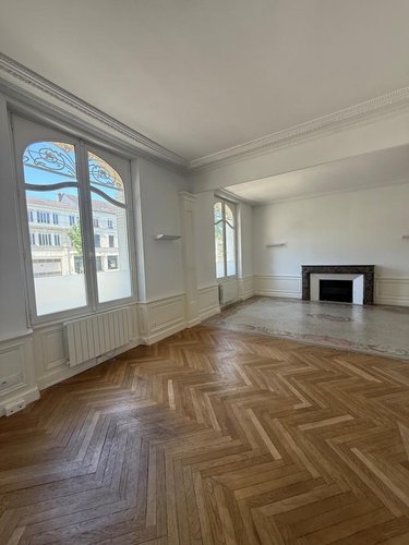 Fonds et murs commerciaux a vendre Angers 49000 Maine-et-Loire 373 m2  1467200 euros