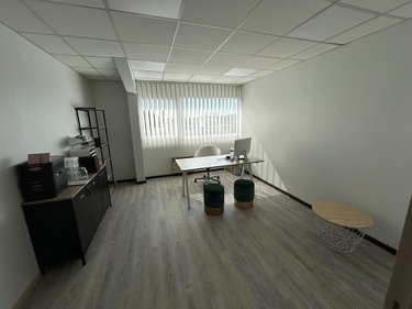 Fonds et murs commerciaux a vendre Muizon 51140 Marne 1292 m2  1500000 euros