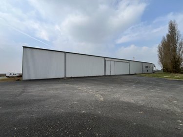 Fonds et murs commerciaux a vendre Gondreville 45490 Loiret 2900 m2  890000 euros