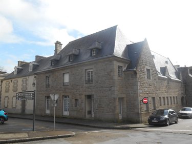 Immeuble a vendre Saint-Pol-de-Léon 29250 Finistère 587 m2  521000 euros