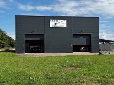 Fonds et murs commerciaux a vendre Tavaux 39500 Jura 460 m2  470000 euros