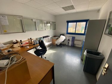 Location fonds et murs commerciaux Soliers 14540 Calvados 874 m2  5333 euros
