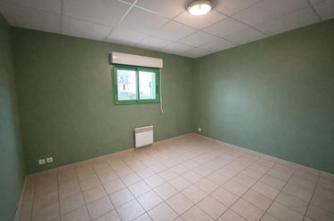 Fonds et murs commerciaux a vendre Plumelec 56420 Morbihan 1369 m2  379417 euros