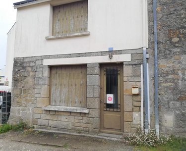 Fonds et murs commerciaux a vendre Melrand 56310 Morbihan 1685 m2  218250 euros