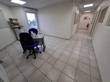 Fonds et murs commerciaux a vendre Saintes 17100 Charente-Maritime 249 m2  355000 euros