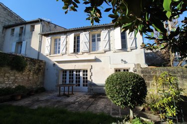 Maison a vendre Saintes 17100 Charente-Maritime 199 m2 5 pièces 262300 euros