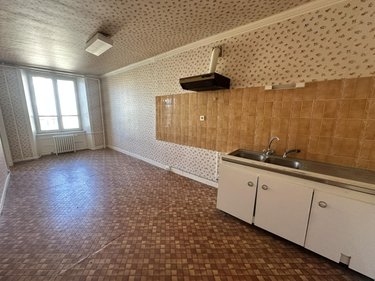 Immeuble a vendre Saint-Flour 15100 Cantal 443 m2  68900 euros