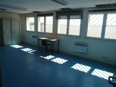 Location fonds et murs commerciaux Cambrai 59400 Nord 232 m2  2170 euros