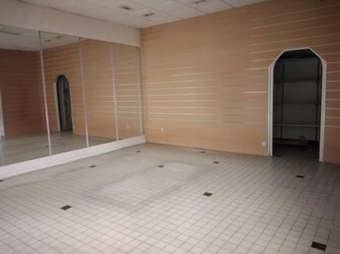 Location fonds et murs commerciaux Cambrai 59400 Nord 35 m2  450 euros