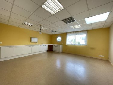 Fonds et murs commerciaux a vendre Locminé 56500 Morbihan 318 m2  411380 euros