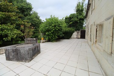 Maison a vendre Saintes 17100 Charente-Maritime 405 m2 11 pièces 592800 euros