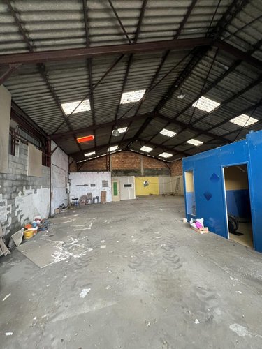 Fonds et murs commerciaux a vendre Baugé-en-Anjou 49150 Maine-et-Loire 500 m2  292600 euros