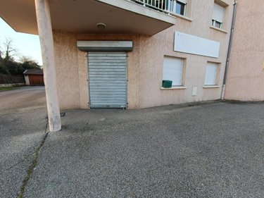 Location fonds et murs commerciaux Péronnas 01960 Ain 71 m2  647 euros