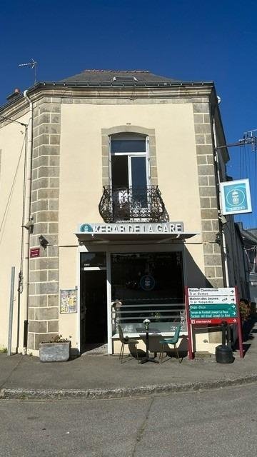 Fonds et murs commerciaux a vendre Gourin 56110 Morbihan 130 m2  168620 euros