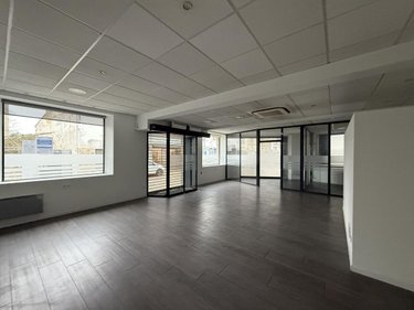 Fonds et murs commerciaux a vendre Auray 56400 Morbihan 140 m2  299000 euros