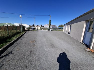 Fonds et murs commerciaux a vendre Saintes 17100 Charente-Maritime 249 m2  355000 euros