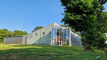 Fonds et murs commerciaux a vendre Plourin-lès-Morlaix 29600 Finistère 1094 m2  514050 euros