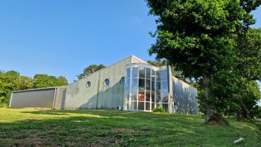 Fonds et murs commerciaux a vendre Plourin-lès-Morlaix 29600 Finistère 1094 m2  472950 euros
