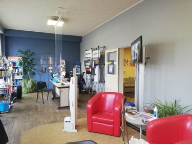 Fonds et murs commerciaux a vendre Melrand 56310 Morbihan 1685 m2  218250 euros