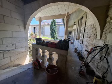 Maison a vendre Saintes 17100 Charente-Maritime 350 m2 13 pièces 1040000 euros