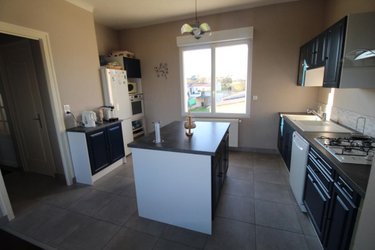 Maison a vendre Saintes 17100 Charente-Maritime 135 m2 6 pièces 344000 euros