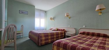 Fonds et murs commerciaux a vendre La Forêt-Fouesnant 29940 Finistère 676 m2  832000 euros