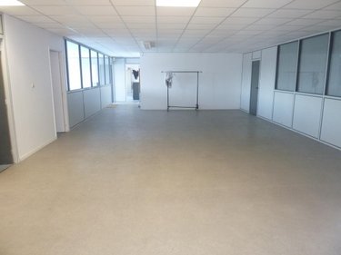 Location fonds et murs commerciaux Cambrai 59400 Nord 232 m2  2170 euros
