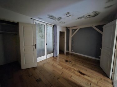 Immeuble a vendre Saintes 17100 Charente-Maritime 332 m2  462000 euros