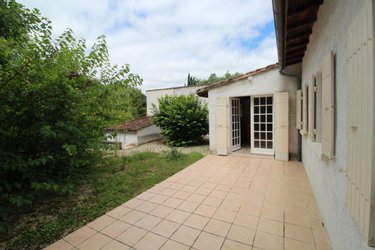Maison a vendre Saintes 17100 Charente-Maritime 405 m2 11 pièces 592800 euros
