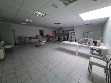 Fonds et murs commerciaux a vendre Montoire-sur-le-Loir 41800 Loir-et-Cher 696 m2  675350 euros