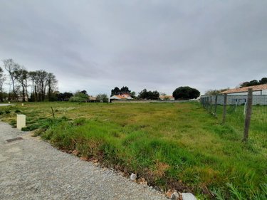 Terrain a batir a vendre Saint-Hilaire-de-Riez 85270 Vendée 700 m2  148200 euros