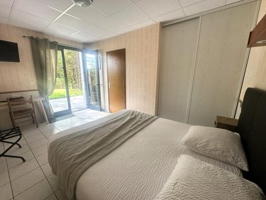Fonds et murs commerciaux a vendre Anglards-de-Saint-Flour 15100 Cantal 850 m2  890000 euros