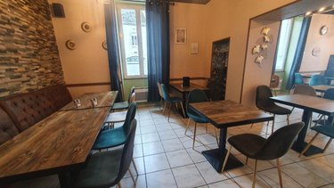 Fonds et murs commerciaux a vendre Gourin 56110 Morbihan 130 m2  168620 euros