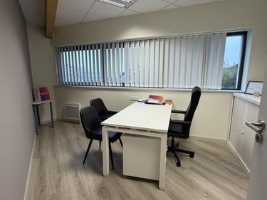 Location fonds et murs commerciaux Saint-Martin-des-Champs 29600 Finistère 105 m2  1571 euros