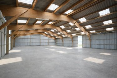 Fonds et murs commerciaux a vendre Plumelec 56420 Morbihan 1369 m2  379417 euros