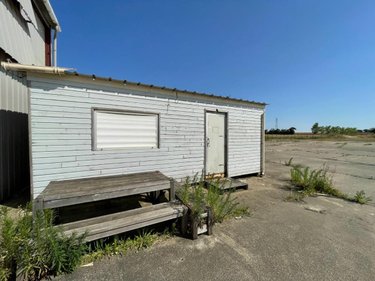 Fonds et murs commerciaux a vendre Saint-Jean-de-Liversay 17170 Charente-Maritime 4000 m2  3090000 euros