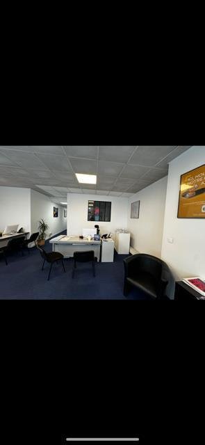Location fonds et murs commerciaux Laon 02000 Aisne 120 m2  1100 euros