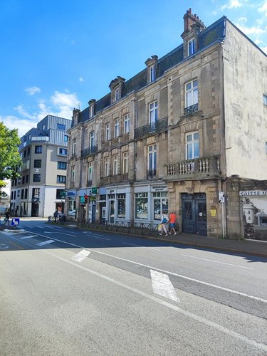 Fonds et murs commerciaux a vendre Vannes 56000 Morbihan 110 m2  463500 euros