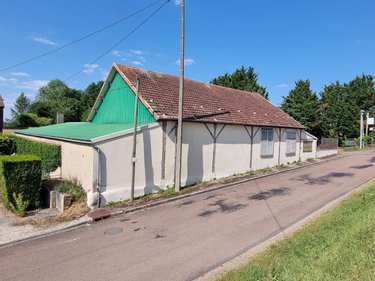 Fonds et murs commerciaux a vendre Courtenay 45320 Loiret 454 m2  143100 euros