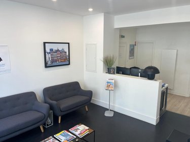 Location fonds et murs commerciaux Rennes 35000 Ille-et-Vilaine 110 m2  2050 euros